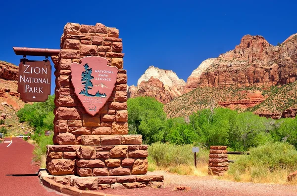 Zion National Park sign — Stock Photo, Image