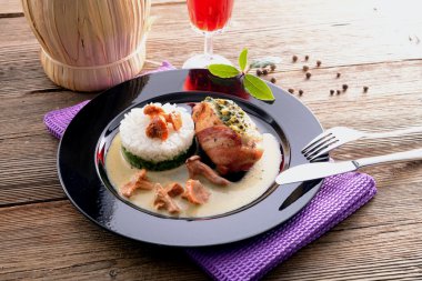 jambon ve ıspanak ile tavuk göğsü tam