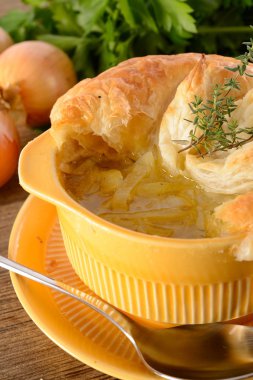 Paris soğan çorbası