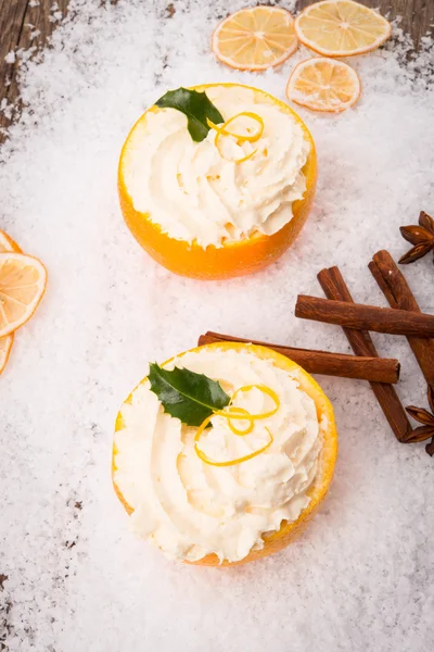 La crema - las naranjas - la canela — Foto de Stock