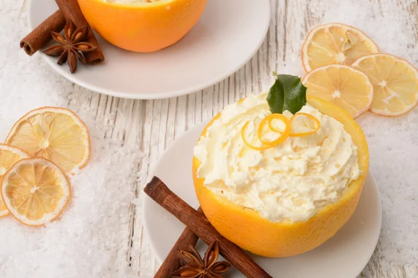 La crema - las naranjas - la canela — Foto de Stock