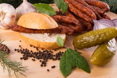 bilinen ve sevilen ince küçük sosis frankfurterki dünyaya