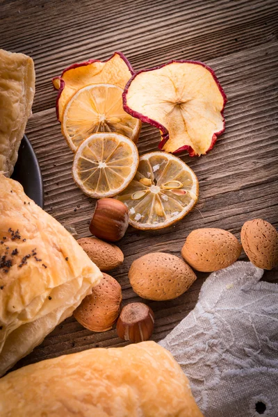 Pastel de hojaldre con azúcar de canela —  Fotos de Stock