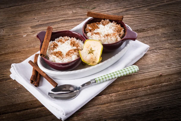 Milk rice with cinnamon and applesauce — Stock Photo, Image