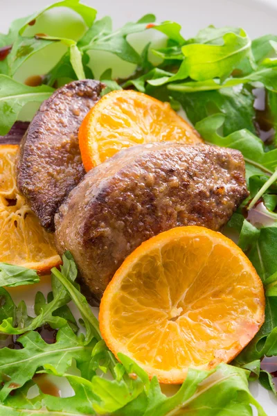 Foie avec sauce oignon-orange — Photo