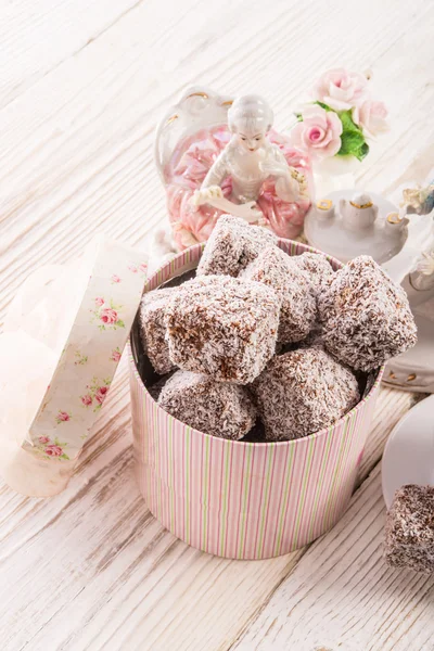 Pães de gengibre com chocolate e coco — Fotografia de Stock