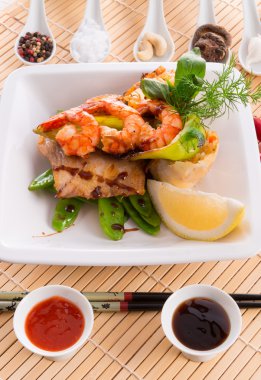 Karides balık ve sebze ile