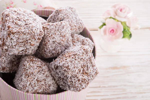 Pães de gengibre com chocolate e coco — Fotografia de Stock