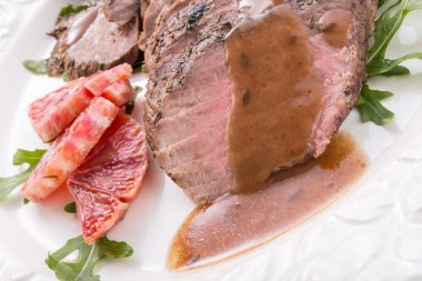 gevrek ördek meme portakal ve rucola ile