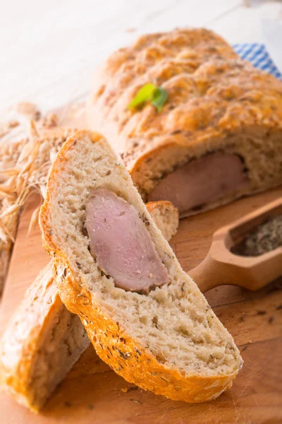 Свиняче філе в хлібі коричневий — стокове фото