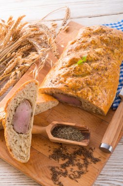 domuz filetosu ekmek kahverengi