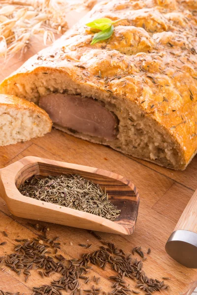 Filetto di maiale nel pane marrone — Foto Stock