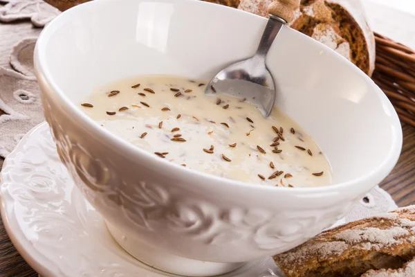 Koken kaas met karwij, zelfgemaakte — Stockfoto