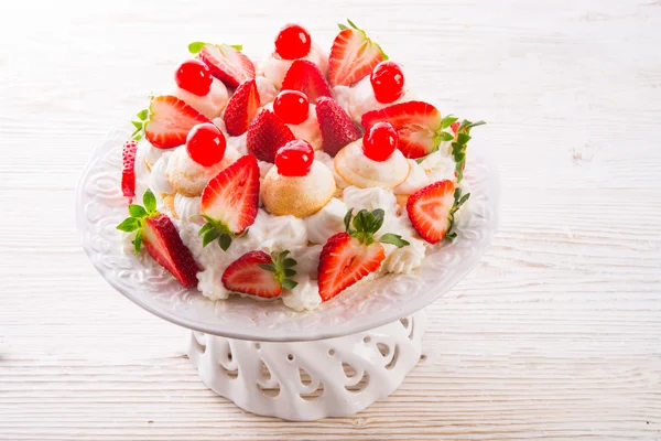 Meringue gebaseerde dessert — Stockfoto