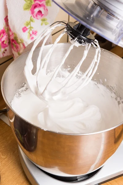 Merengue em processador de alimentos — Fotografia de Stock