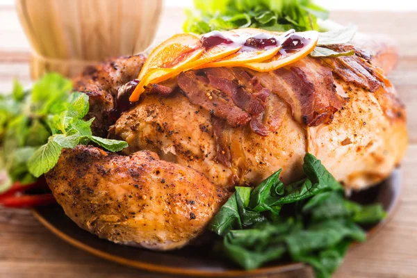 Baked turkey with chestnut filling and orange - selective focus — Stock Photo, Image