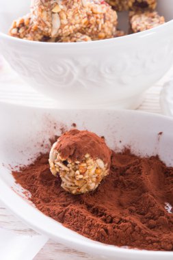 ev yapımı yarım bayt - müsli - küçük top