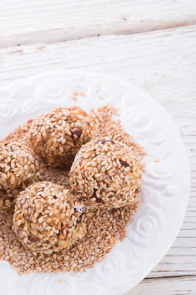 Mordisquear casero - muesli - bola pequeña —  Fotos de Stock