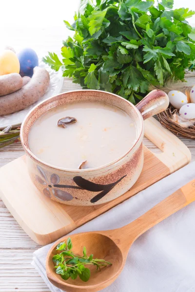 Polnische Ostersuppe mit Ei und Wurst — Stockfoto