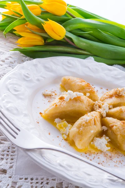 Albóndigas de cuajada polacas con mantequilla de canela —  Fotos de Stock