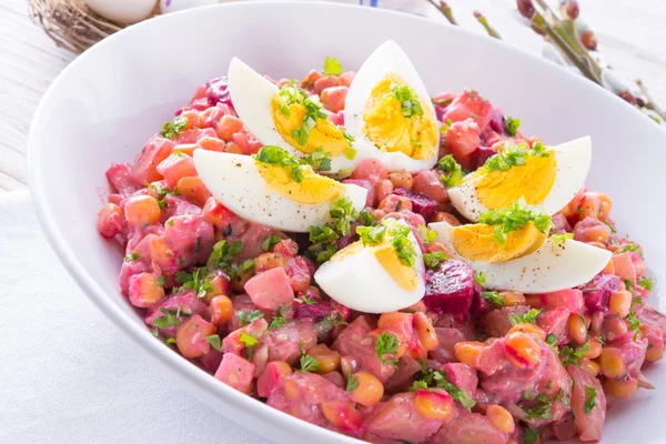 Red beet salad with egg — Stock Photo, Image