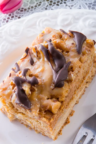 Walnut caramel cake — Stock Photo, Image