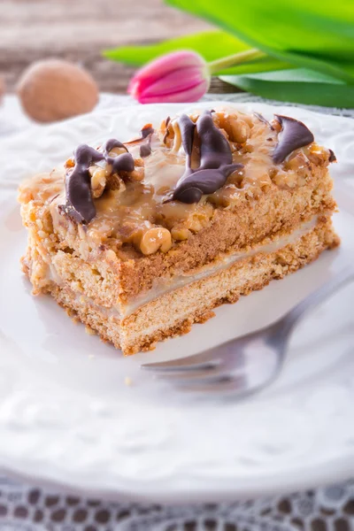 Walnut caramel cake — Stock Photo, Image