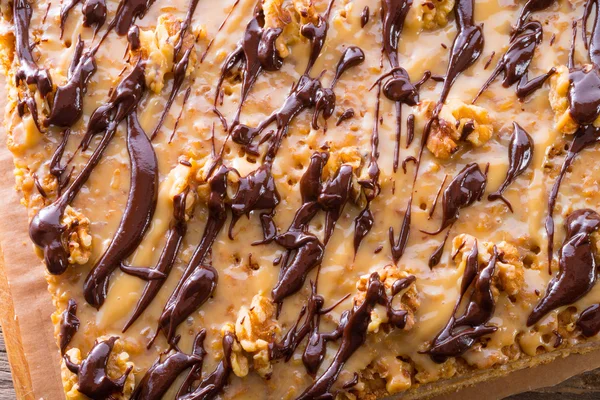 Walnut caramel cake — Stock Photo, Image