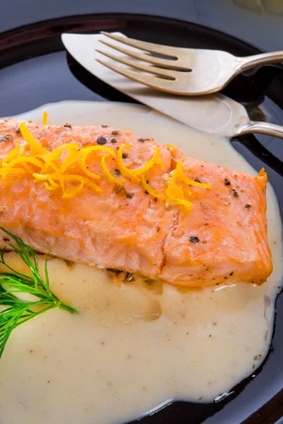 Salmone grigliato con aneto — Foto Stock