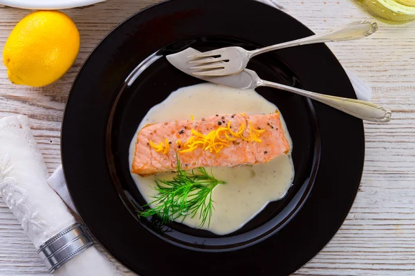 Salmon grilled with dill — Stock Photo, Image