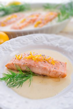 dereotu ile ızgara somon