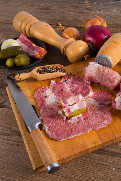 Kött biffar oliv — Stockfoto