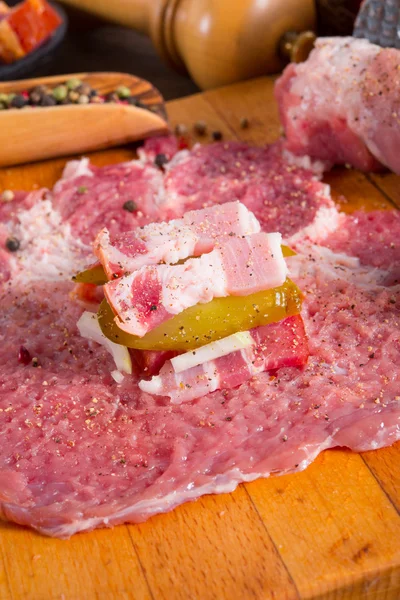 Kött biffar oliv — Stockfoto