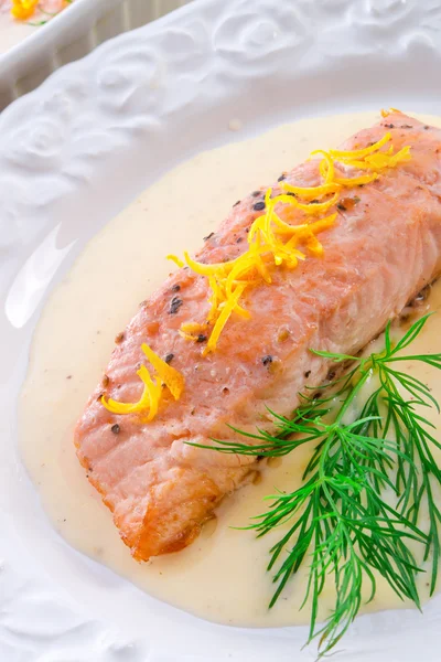 Lachs vom Grill mit Dill — Stockfoto