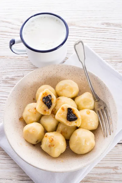 Potato dumplings with plums full — Stock Photo, Image