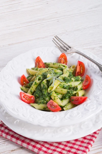 Noodles with spinach — Stock Photo, Image