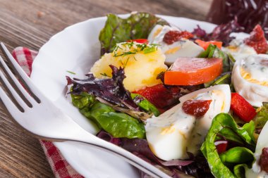 haşlanmış yumurta salatası