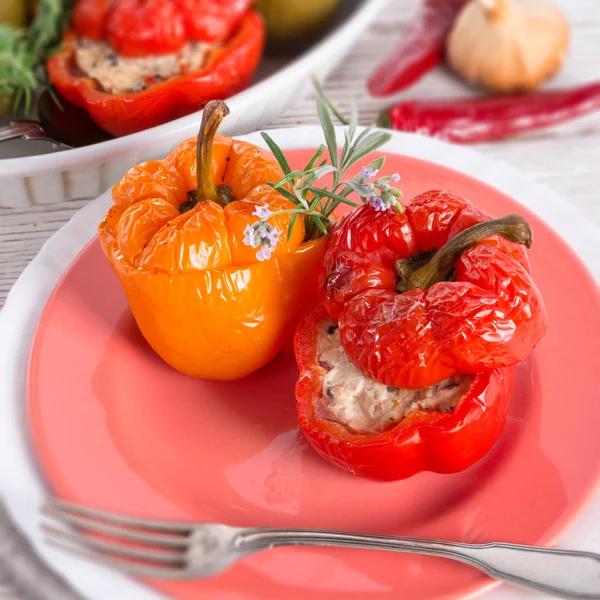 Pimentos recheados com arroz — Fotografia de Stock