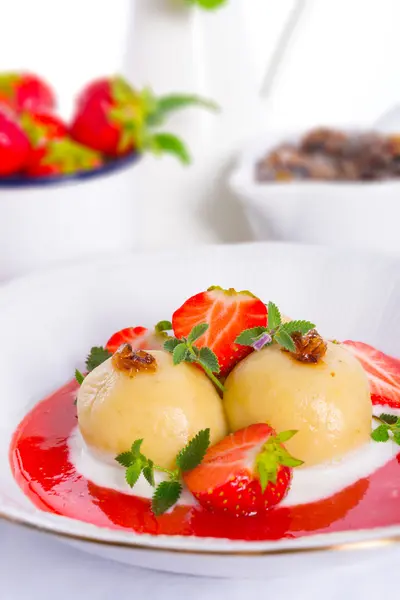 Albóndigas con fresas — Foto de Stock