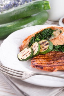 puf böreği çanta ve kabak ile ızgara biftek