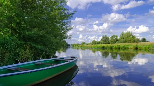 Junto al río — Foto de Stock