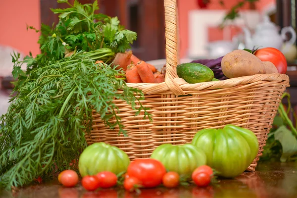 Panier de légumes — Photo