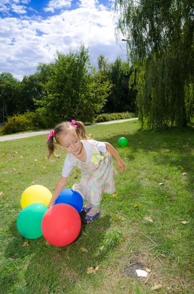 Small girls with aerial balloon — Stock Photo, Image