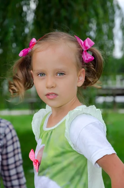 Retrato de niña pequeña —  Fotos de Stock