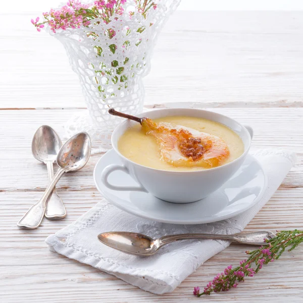 Williams pears with semolina — Stock Photo, Image