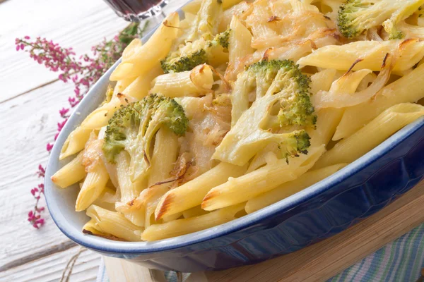 Cazuela de pasta con verduras —  Fotos de Stock