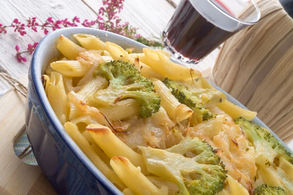 Cazuela de pasta con verduras —  Fotos de Stock