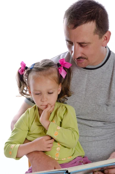 Père avec fille en lecture — Photo