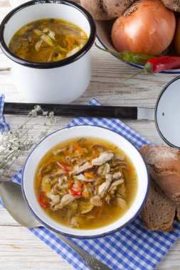 Vejetaryen şemsiye mantar çorbası