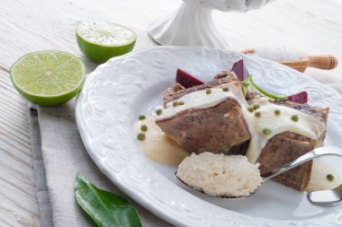pancar ve horseradish sos ile sığır eti